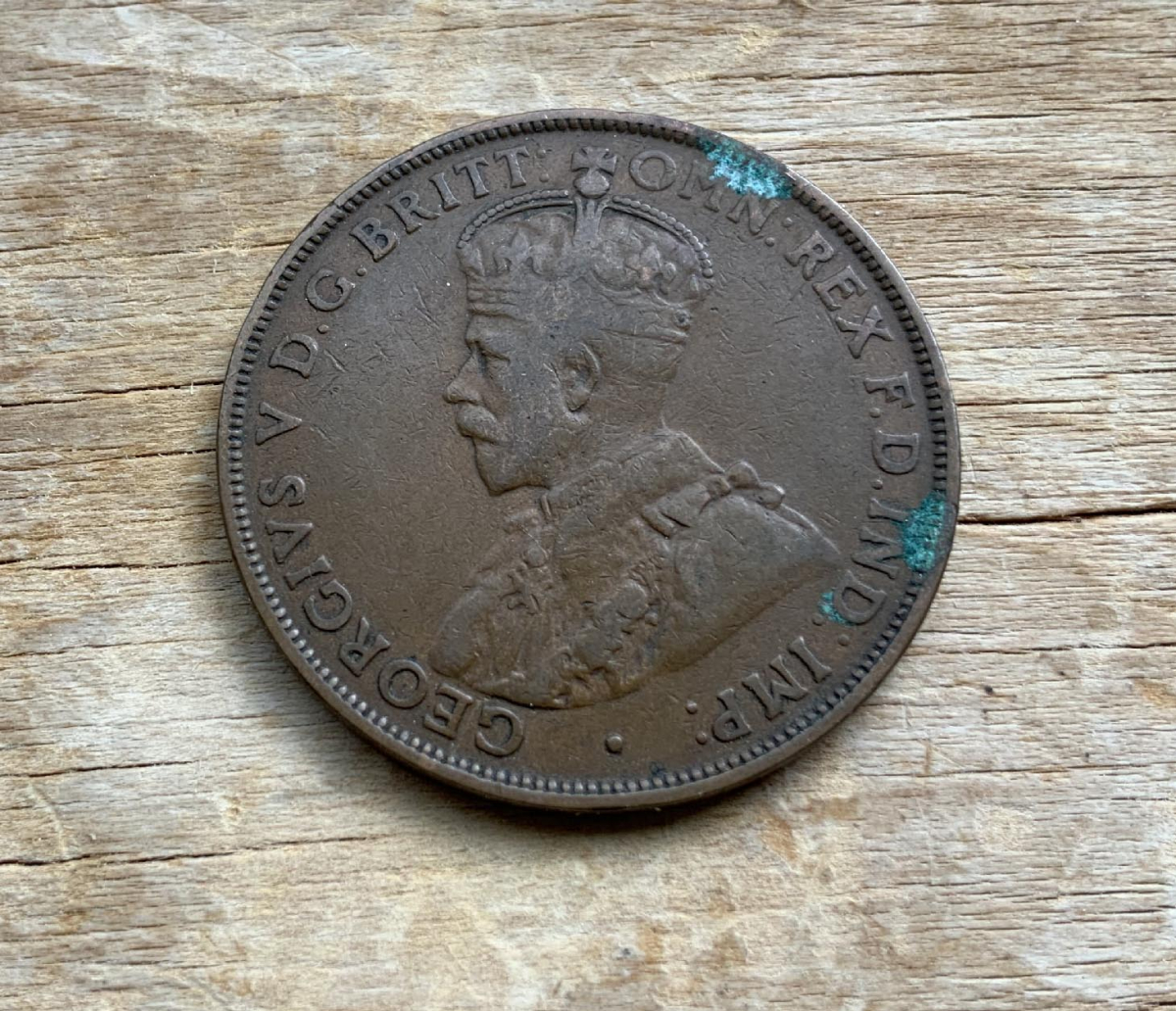 Scarce 1920 no dots Australian penny coin C335